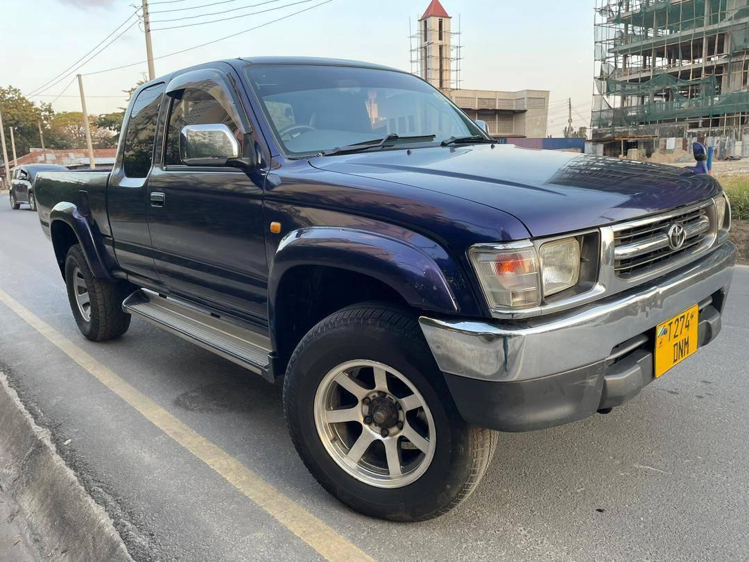 A picture of TOYOTA HILUX