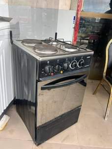 A picture of Jiko kubwaa la plate 4 Gass 2 Umeme 2 Bei