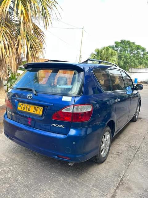 A picture of Toyota picnic 2360cc Full ac Mil 7 5 0789093731 0627580040