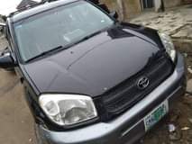 A picture of 2005 Toyota RAV4