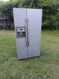 A picture of Samsung fridge double door inagandsha Sana bei 520000