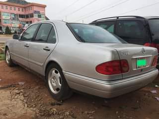 A picture of Classic Mercedes E280 Avant garde
