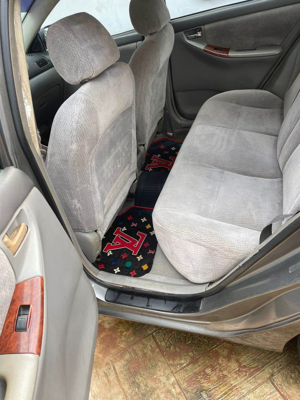 A picture of TOYOTA COROLLA 2004