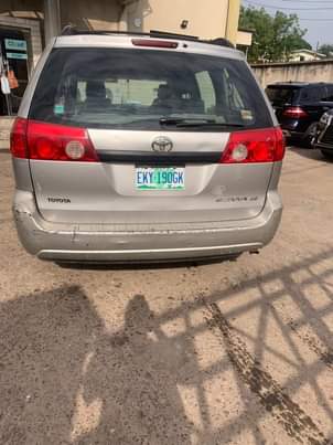 A picture of Toyota Sienna 2008