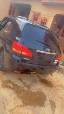 A picture of Toyota corrola verso Automatic gear