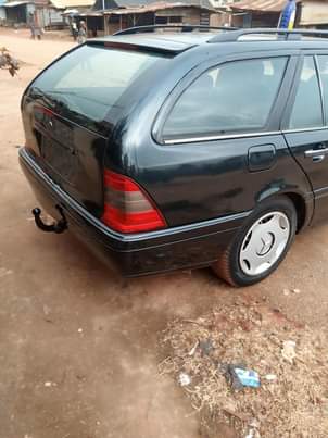 A picture of Benz c class 180