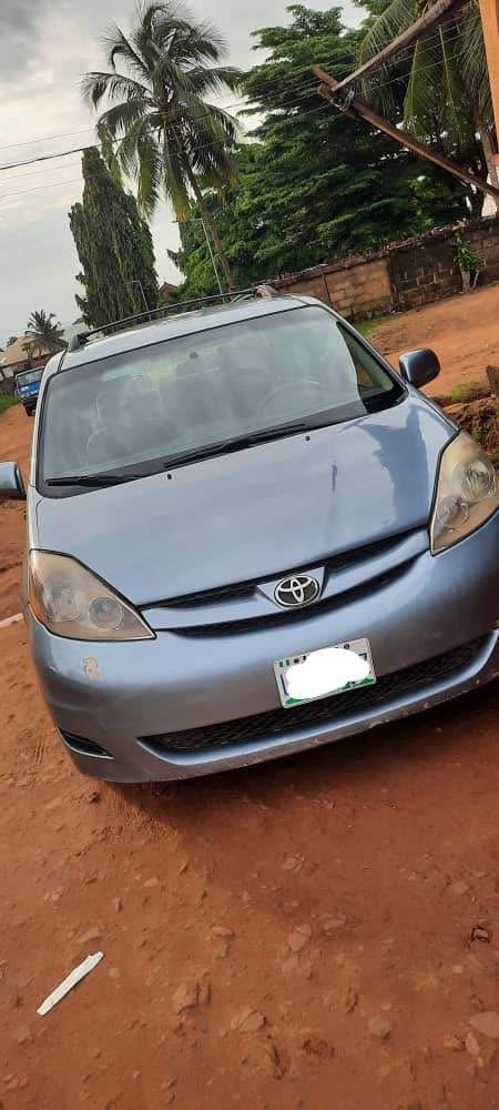 A picture of Toyota Sienna