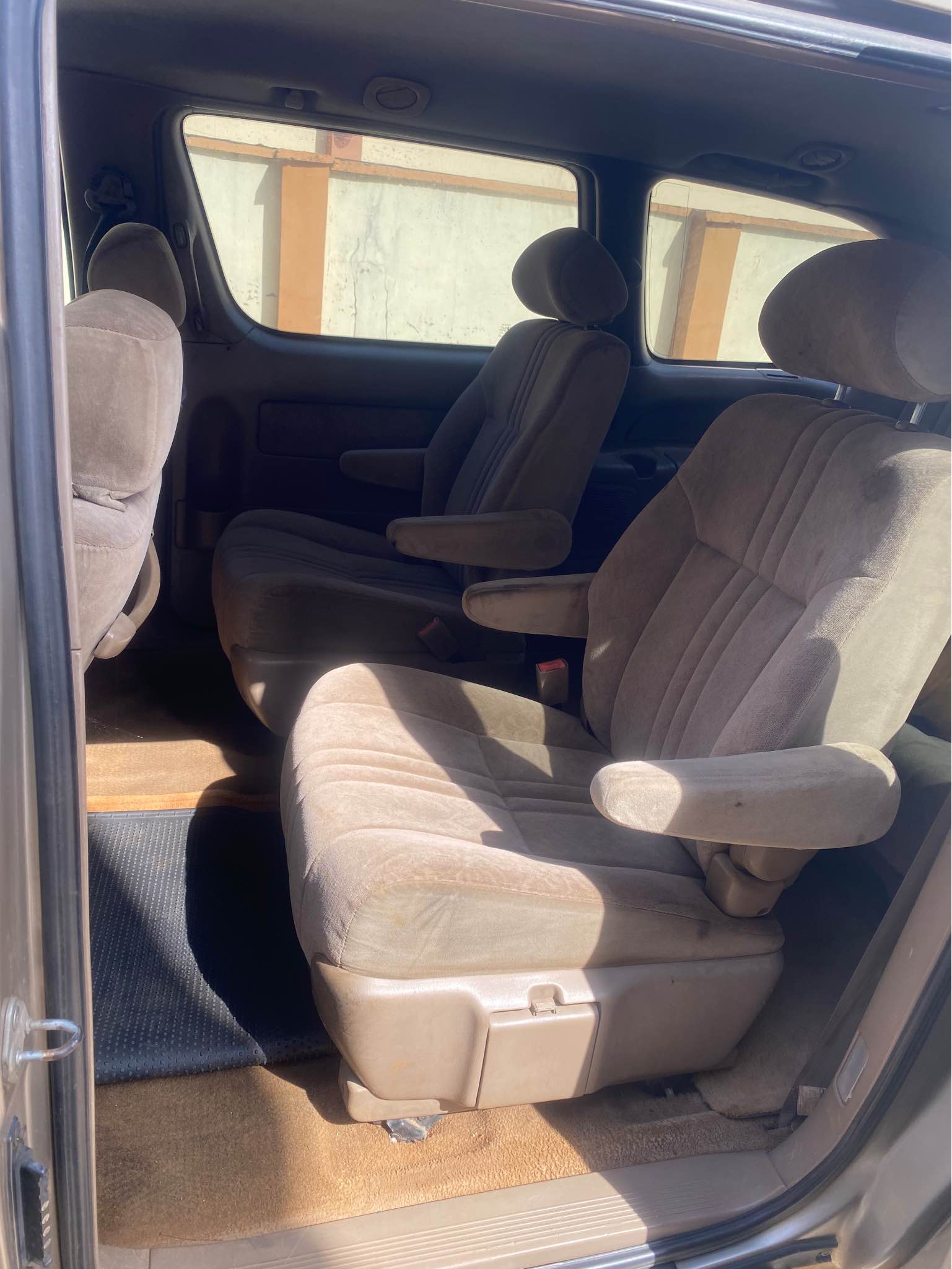 A picture of Toyota sienna 2003