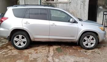 A picture of Well used Toyota rav 4 2007