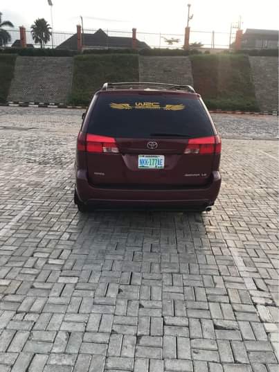 A picture of Toyota Sienna for sale 2004 model