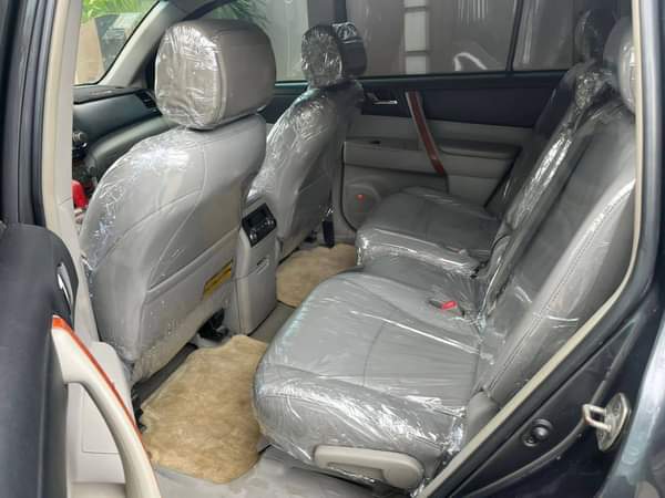 A picture of 2010 Highlander upgraded to 2013 Full option Thumb Start First