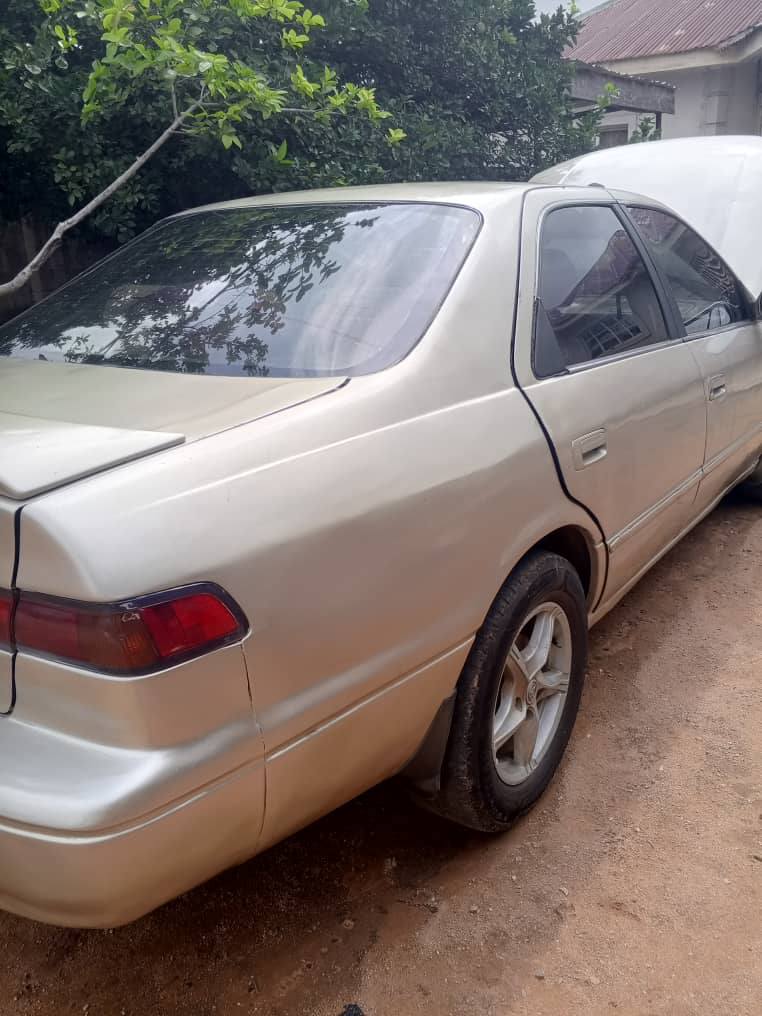 A picture of Toyota Camry 2000