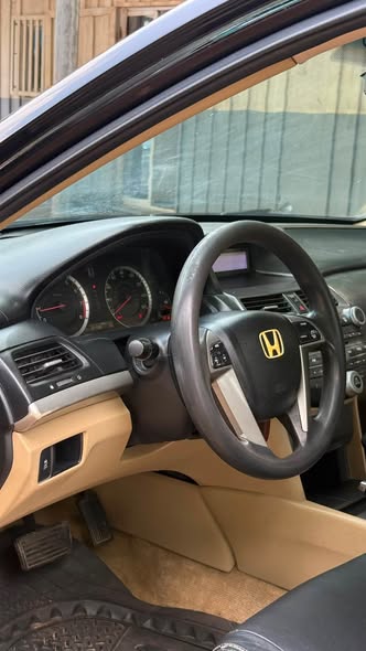 A picture of Honda accord 2012