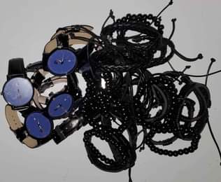 A picture of Wholesale price 8 pieces Watch and bracelets set 250k with