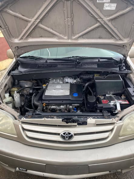 A picture of Toyota Sienna LE 02