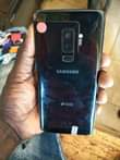 A picture of Samsung S9 dous simcards at 450k