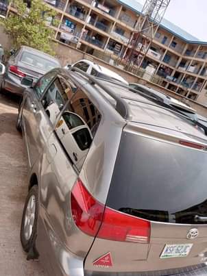 A picture of 2004 Toyota Sienna
