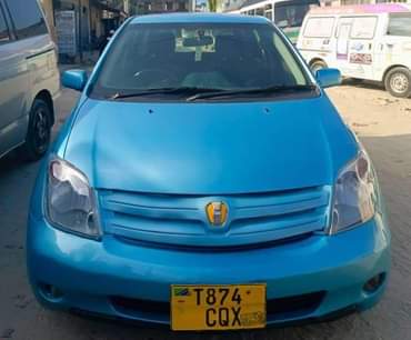 A picture of 2003 Toyota I s t
