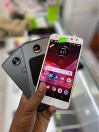 A picture of Motorola Z2 play 3 32