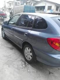 A picture of Kia rio 2004