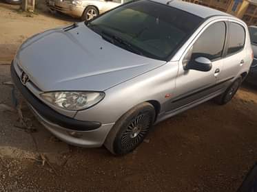 A picture of Peugeot 206 manual Transmission 4 sale clean body and clean