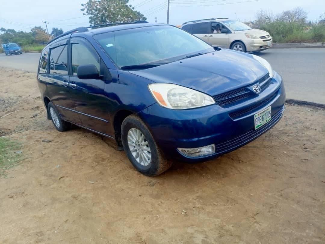 A picture of TOYOTA SIENNA 05 06 DARECT FIRST BODY BAKED 4PLUG