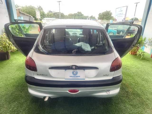 A picture of Peugeot 206