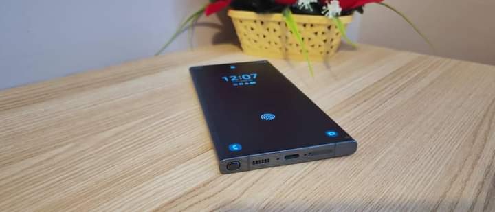 A picture of S23 Ultra 256gb 12 ram