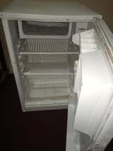 A picture of Zec fridge single door inagandisha sana Bei 150000