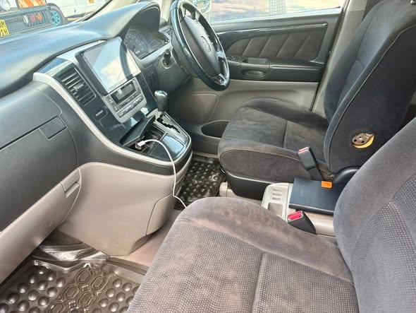 A picture of Toyota alphard 16m money needed