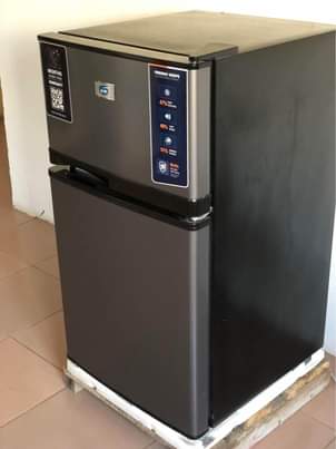 A picture of FRIDGE FRIJI MR UK LINAUZWA HALINA KIPENGELE CHOCHOTE LIMETUMIKA MIEZI