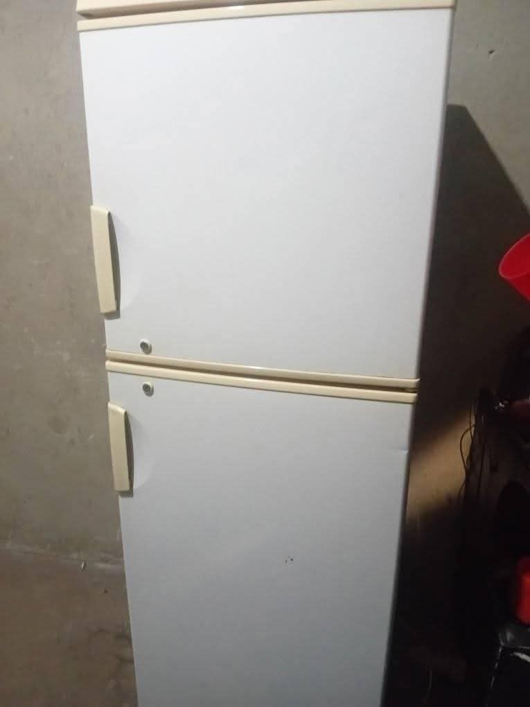 classifieds/fridges
