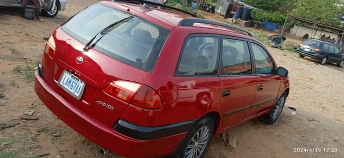 A picture of Toyota Avenis 2004 model