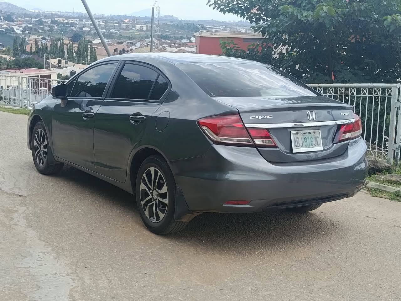 A picture of HONDA CIVIC 2014