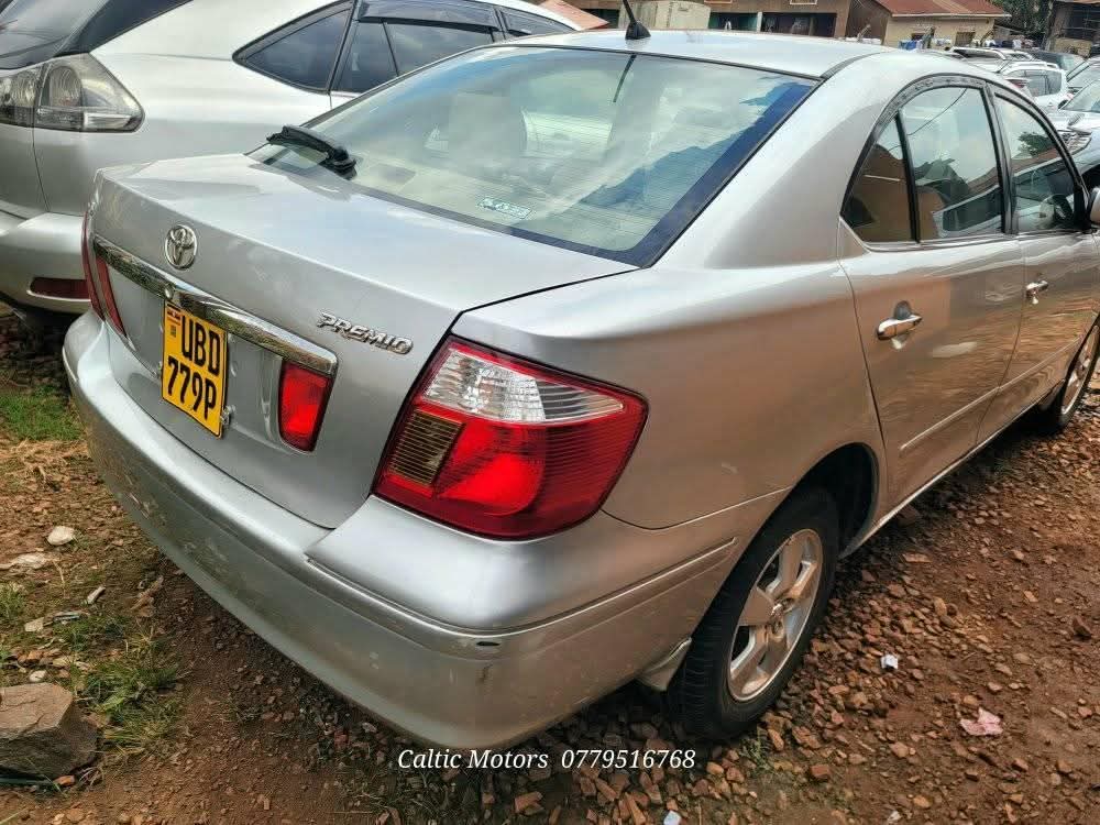 A picture of 2005 Toyota premio