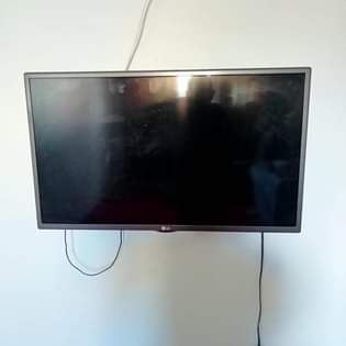 A picture of Karibuu nauza tv lg nch 32 Bei 250000 Location Ubung