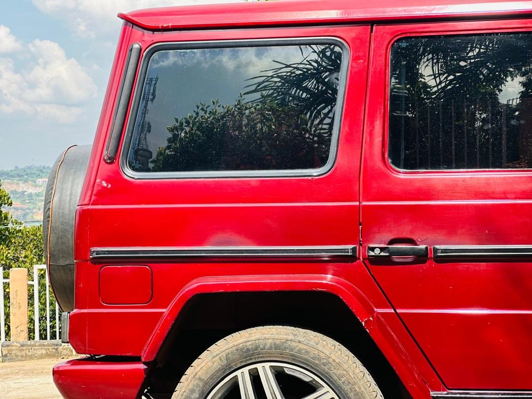 A picture of 2000 Mercedes Benz g wagon