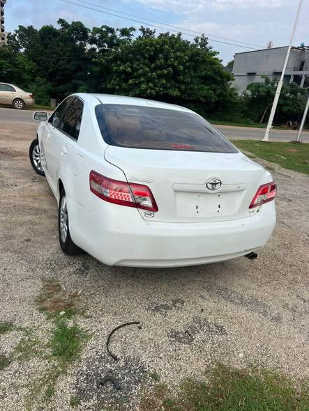 A picture of TOYOTA CAMRY 2010