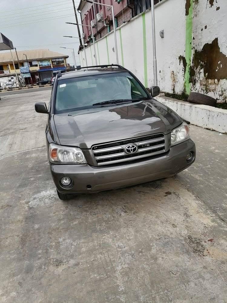 A picture of 2005 Toyota highlander