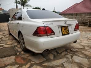 A picture of Toyota crown athlete edition 2009 model 2500cc Call 0757953488