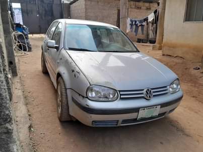 A picture of Golf 4 first body nigeria used ac need gas engin
