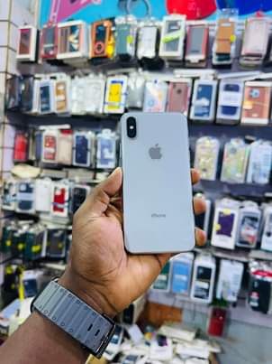 A picture of Iphone X