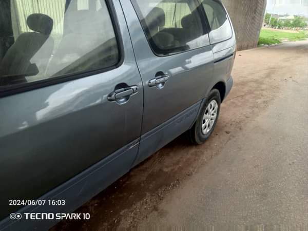 A picture of 2002 Toyota sienna for sale Untampered engine untouched gear and