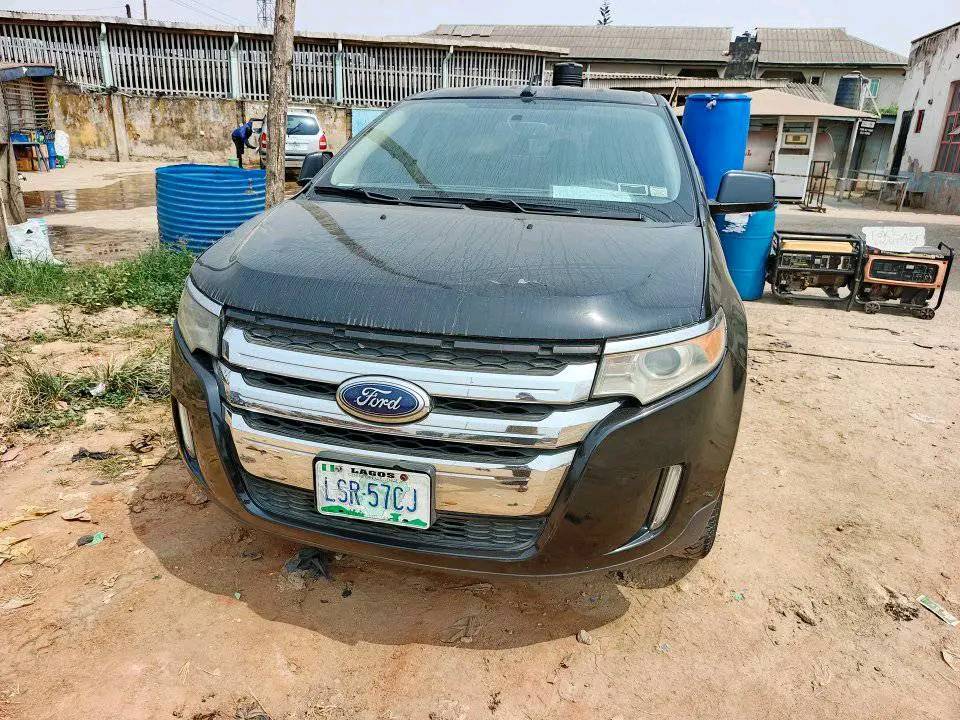 A picture of 07 Ford edge