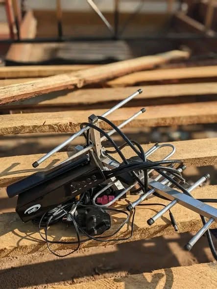 A picture of Ailyons 32 LED Azam Antenna