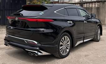 A picture of Toyota Harrier Modellista grade Auction grade 4.5 Z Package Year