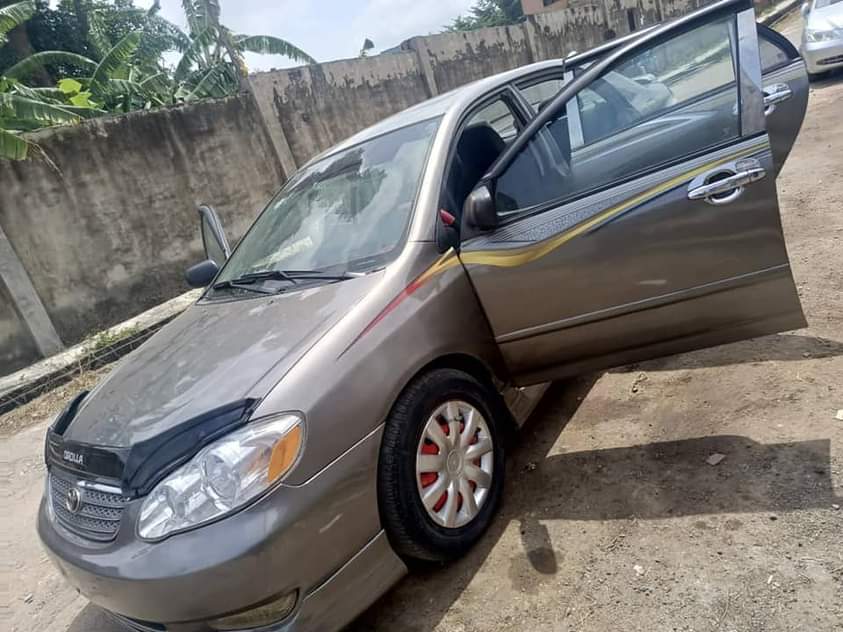A picture of Toyota Corolla 04 buy and drive Engine gear ac 4