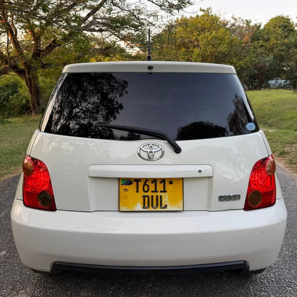 A picture of TOYOTA ISTKali sana