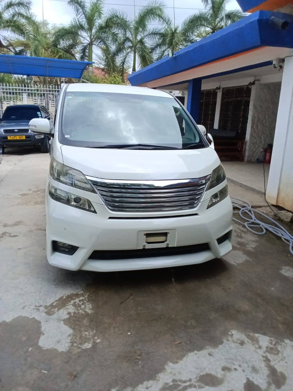 A picture of Vellfire 2008