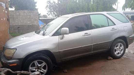 A picture of Lexus RX300